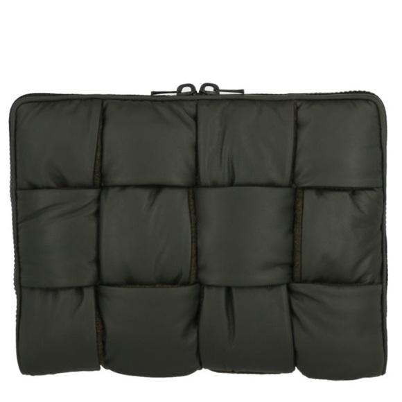 Bottega Veneta Handbags - Bottega Veneta Intrecciato Puffer Pouch Bag Clutch Black New